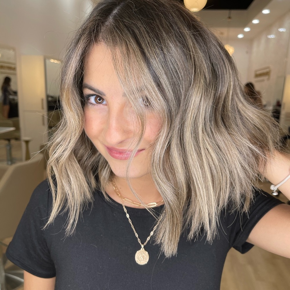 Meet your Posher, Adelina